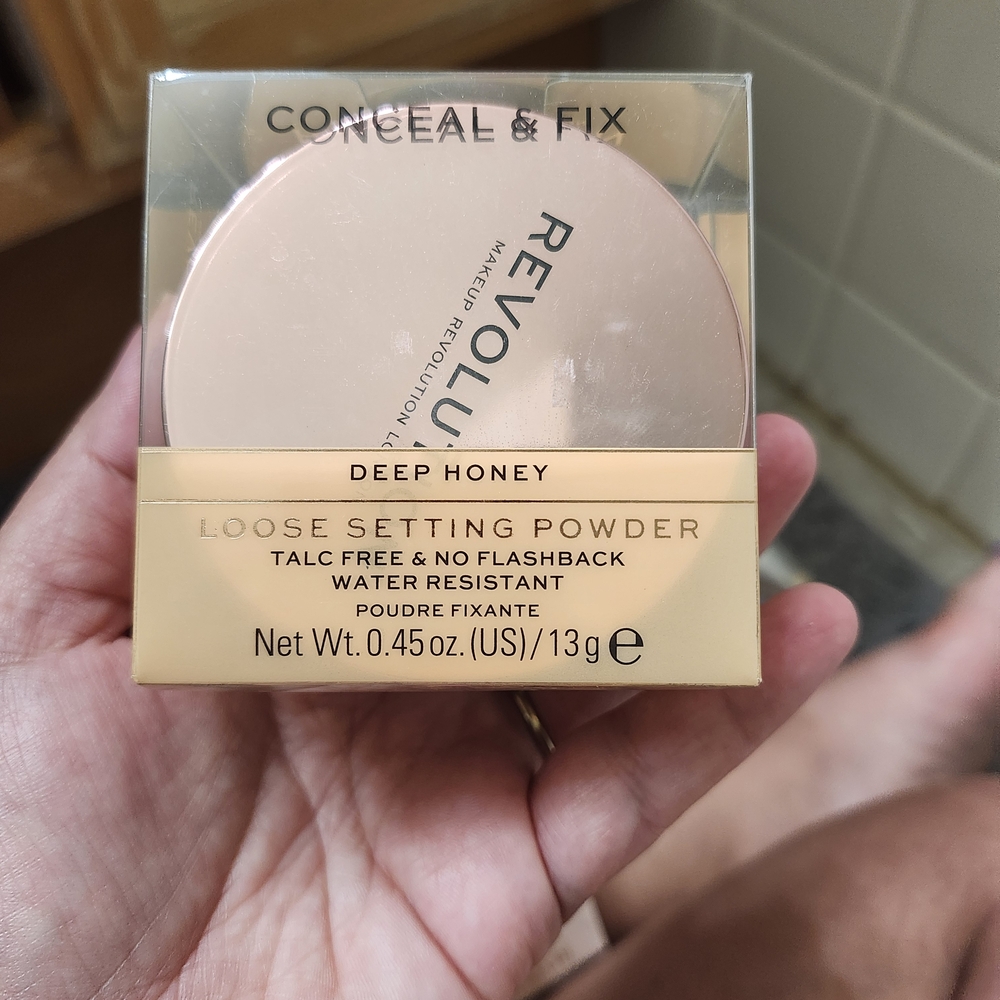 Revolution Conceal & Fix Loose Setting Powder - Deep Honey